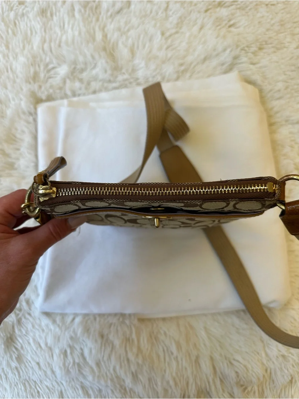 Coach Signature Swingback Crossbody Khaki Brown Canvas Legacy Turnlock Y2K